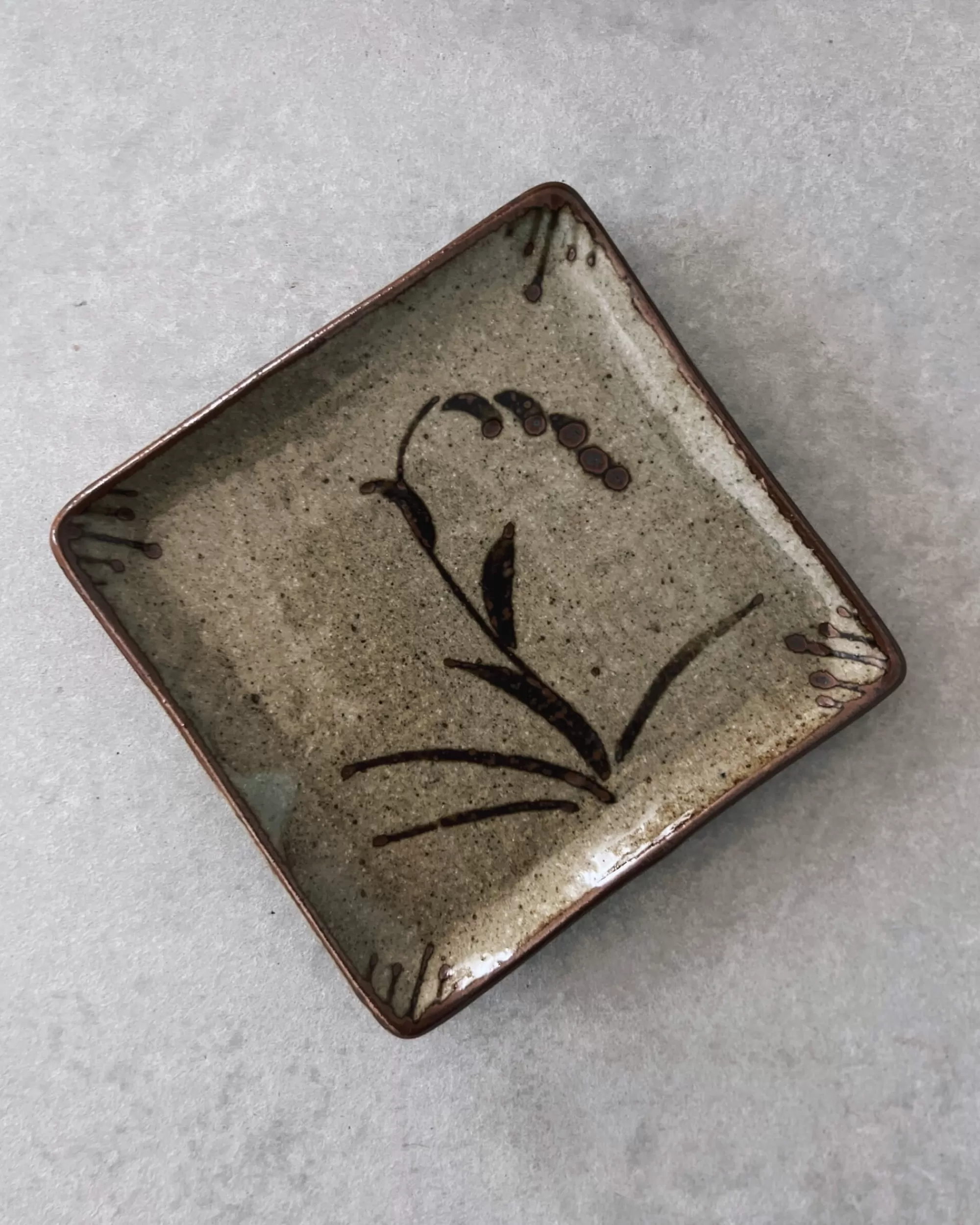 the maker Assiette En Céramique Japonaise Vintage New