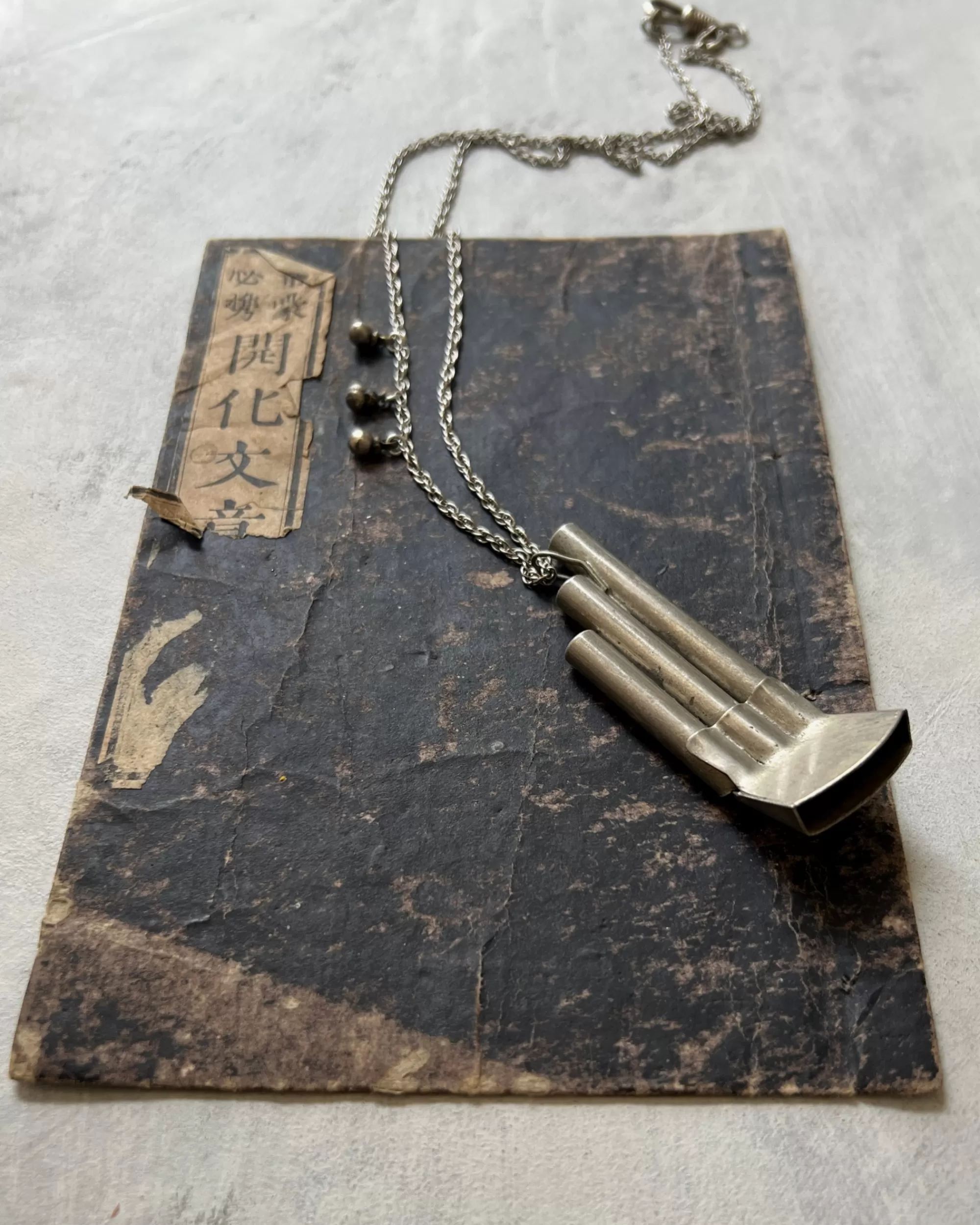 modern marcel : Collier Sifflet Vintage Shop